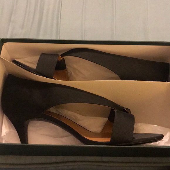 J. Reneé Heels - Picture 3 of 5